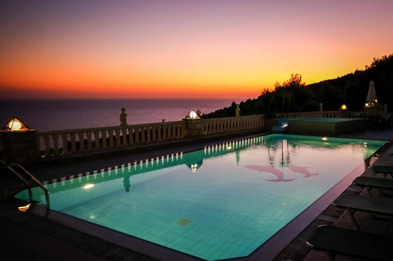 Keri Me Away - Argo'S Summer Poolside Retreats Villa Ngoại thất bức ảnh
