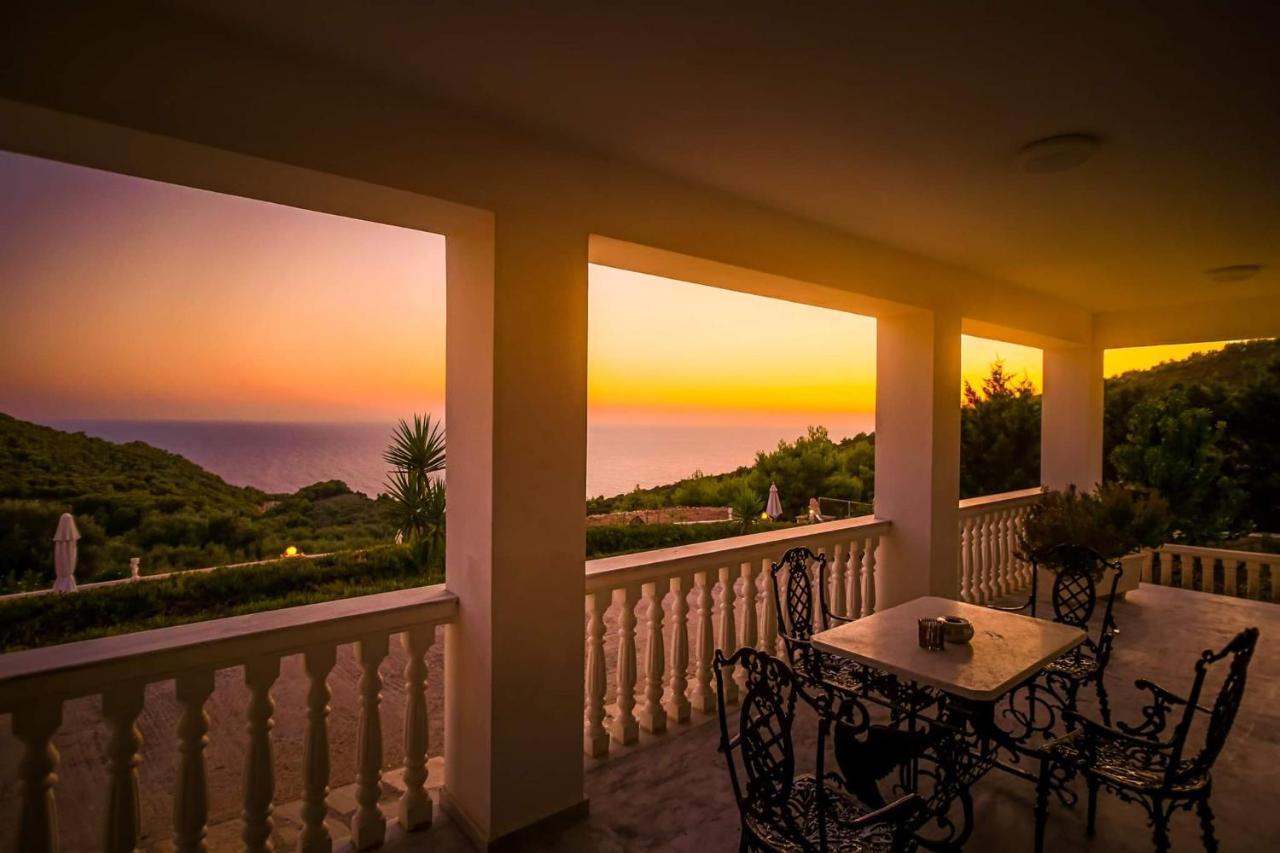 Keri Me Away - Argo'S Summer Poolside Retreats Villa Ngoại thất bức ảnh
